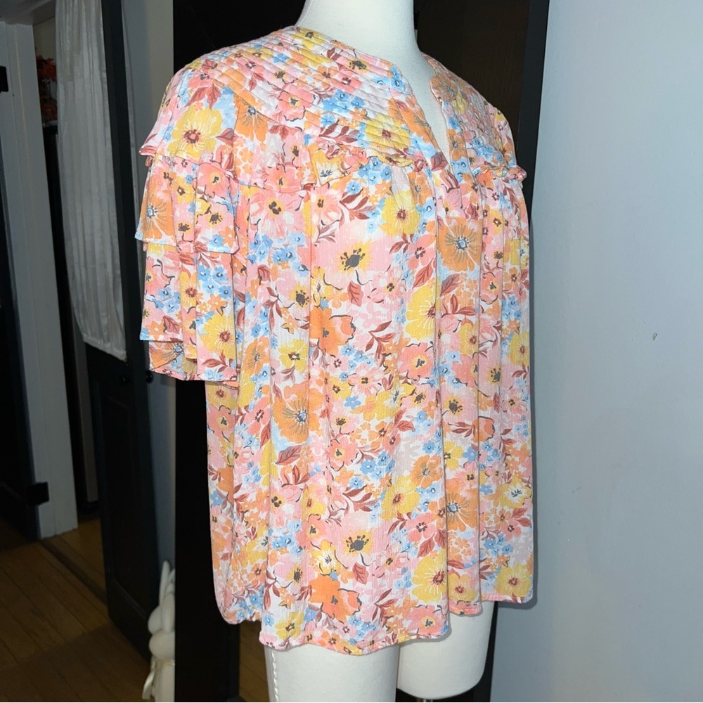 DEMOCRACY Multicolor Floral Blouse with Flowy Ruffled Sleeves - Size 2X - Picture 2 of 9